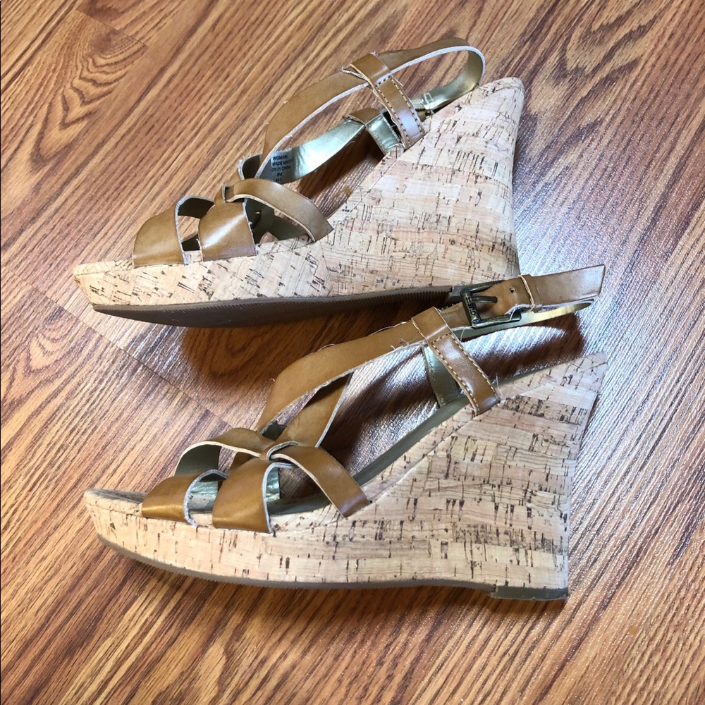 GUESS Light Brown/Tan Strappy Cork Wedge Sandals Size 8 - Picture 5 of 11